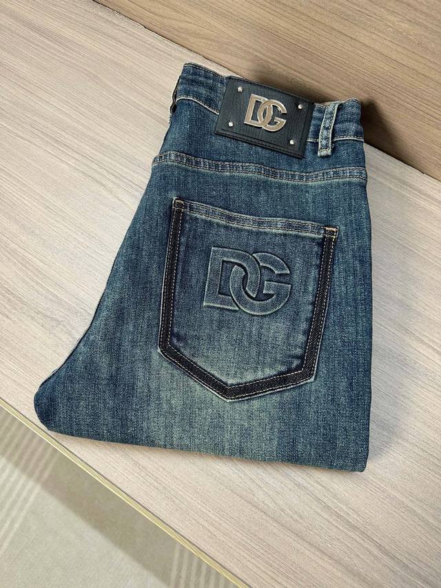 Dg杜嘉班纳25Ss夏季新款牛仔裤,高端品质,面料超级柔软舒适 小直筒版型,上身修长,万能搭配款 码数:29,30,31,32,33,34,36,38, Dg杜嘉班纳25Ss夏季新款牛仔裤,高端品质,面料超级柔软舒适 小直筒版型,上身修长,万能搭配款 码数:29,30,31,32,33,34,36,38,