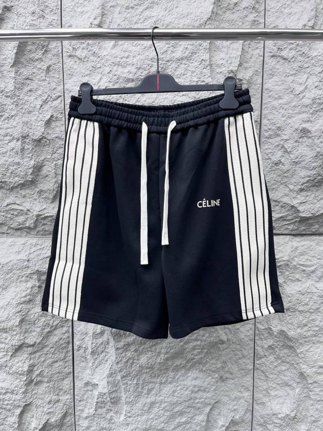 Cel.Ine夏季休闲短裤,采用锦棉质材质,面料丝滑挺括,搭配撞色织带装饰,上身足够吸睛且回头率爆棚!休闲裤装版型剪裁,男女同款!码数M-Xxl Cel.Ine夏季休闲短裤,采用锦棉质材质,面料丝滑挺括,搭配撞色织带装饰,上身足够吸睛且回头率爆棚!休闲裤装版型剪裁,男女同款!码数M-Xxl
