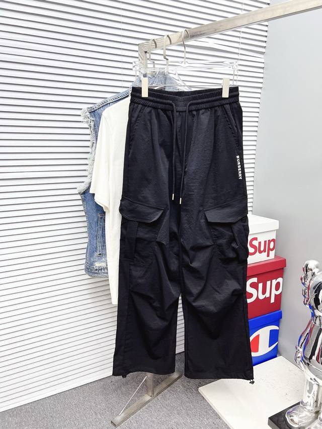 Burberry 巴宝莉 2025Ss春夏新款新款男士工装休闲裤、商务休闲款！！重在面料！婴儿肌肤般的柔滑！！客供定织料，入手便知极具柔滑面料，手感柔软亲肤，上
