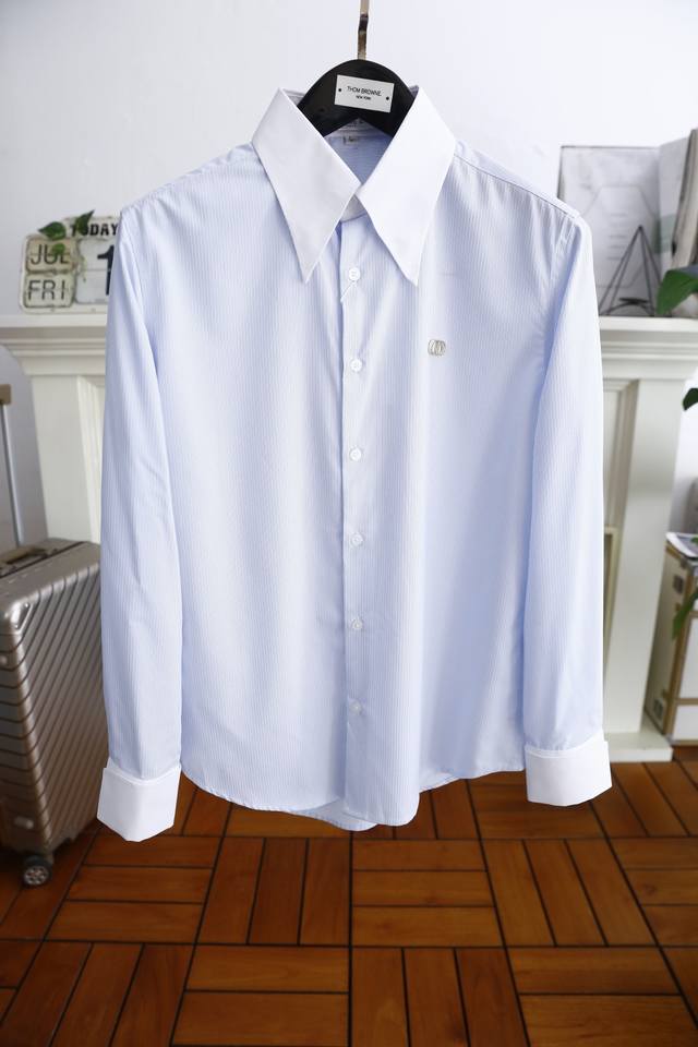 迪奥 Christian Di*R. 25夏季新品时尚新款长袖衬衫贸易公司渠道货，胸前品牌Logo设计品相完美如斯，属于入柜级别，可预见性的爆款，高级定制面料，