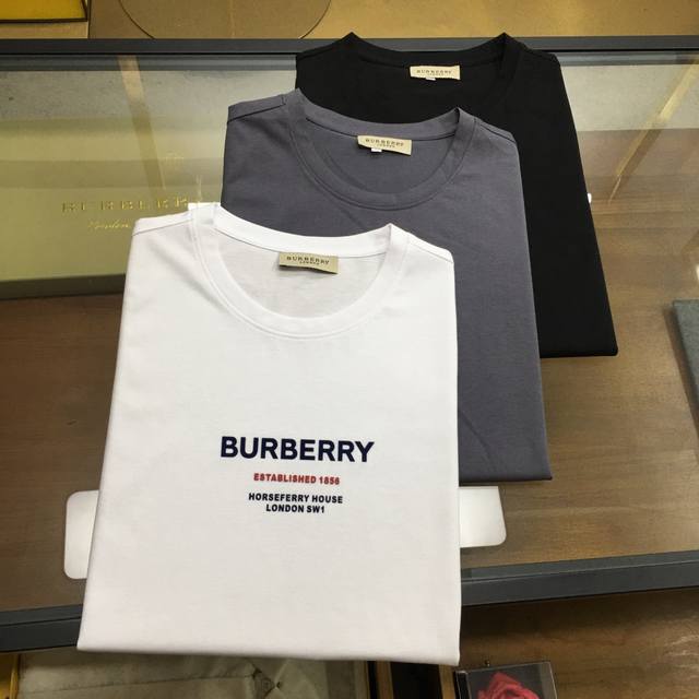 新品 Burber..Y 2025春夏新款首发专柜最新款短袖圆领T恤 高端订制 设计前卫时尚！品牌Logo重工艺设计 高端定制双丝光面料.手感柔软.穿着舒适.专