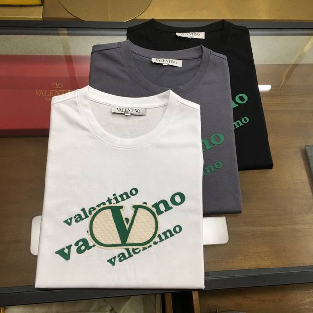 新品 Vltn 2025春夏新款首发专柜最新款短袖圆领T恤 高端订制 设计前卫时尚！品牌Logo重工艺设计 高端定制双丝光面料.手感柔软.穿着舒适.专柜级别精致