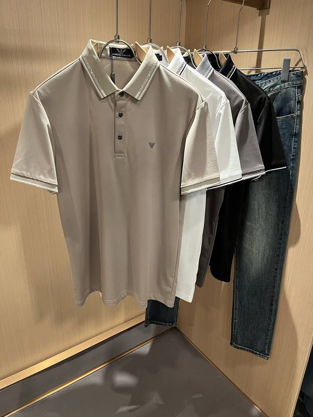 Arman阿*尼2025春夏新款男士休闲短袖polo衫，原单代工厂p订单，胸前标志Logo压胶设计！简洁的设计精致优雅，令人叹服！定制原版专属珠地棉面料，手感柔