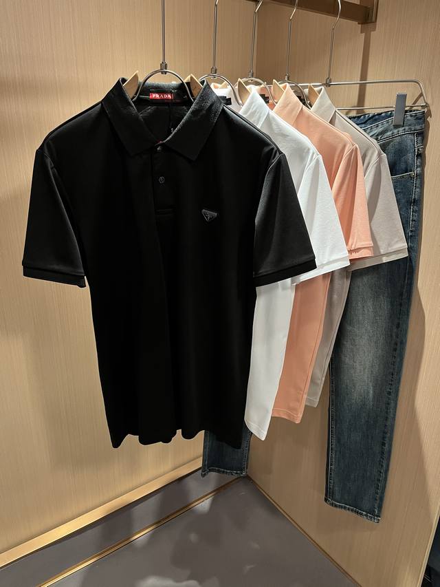 prad*普*达 2025春夏季新款经典元素短袖polo衫，经典大方的款式，可以穿十年都还是流行的那种，你一定要收藏几件，难得精致极致的款，你一定要收！好品味的