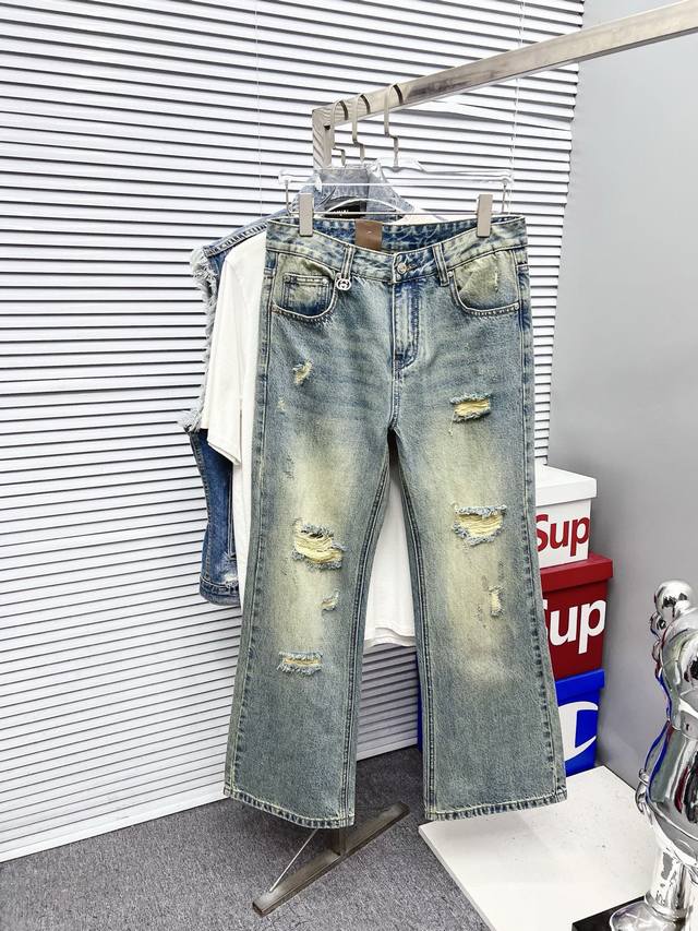 Gucci 古奇 男士时尚潮流大裤脚牛仔裤，官宣画册海报穿搭款！ 客供高级进口的丹宁原色面料，特选日本冈山纯正13Oz 盎司牛仔布料，重磅环保植物酵素水洗工艺，