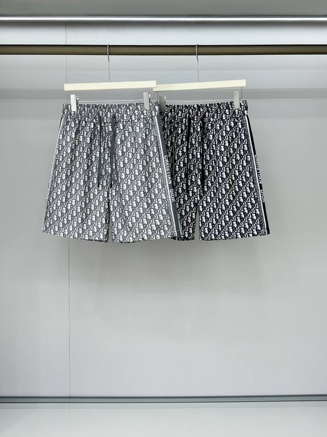 合照细节 Dior2025春夏新款提花Logo情侣款短裤高版本 原版定制顶级面料，网红明星同款高密度面料，定制提花Logo面料，很高档、很有范儿！面料手感非常舒