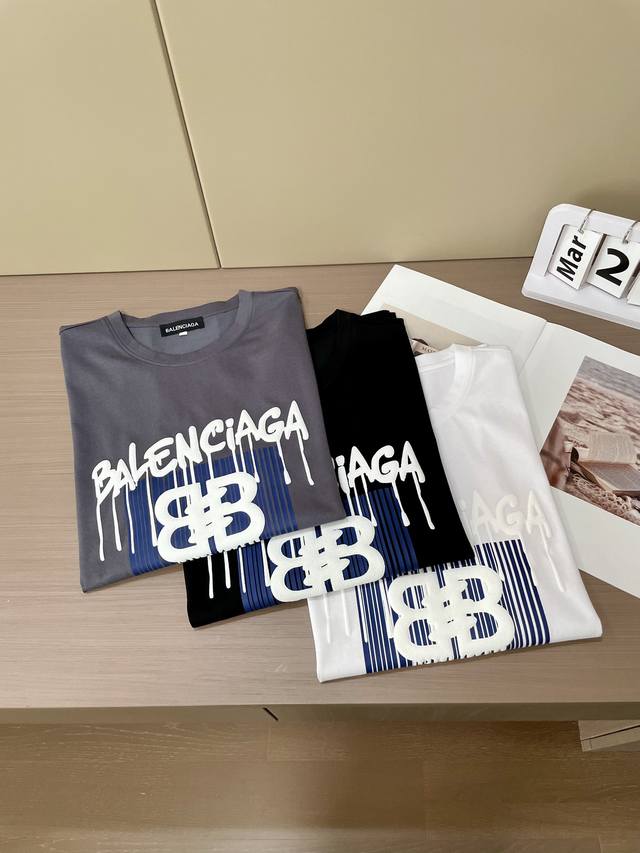 巴黎世家 2025春夏新品 经典百搭款 圆领短袖T恤 每年必出的单品！简单大方设计 干净利落剪裁 采用进口顶级丝光面料 柔软细腻 男人的衣柜都少不了基础 随时随