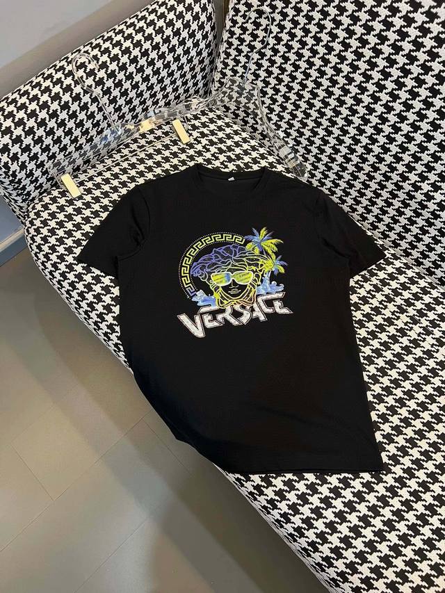 范家：25Ss最新字母百搭短袖，顶级制作工艺进口面料，采用进口高端订制面料，进口丝线手感一流！码数：M-6Xl最大可穿230斤