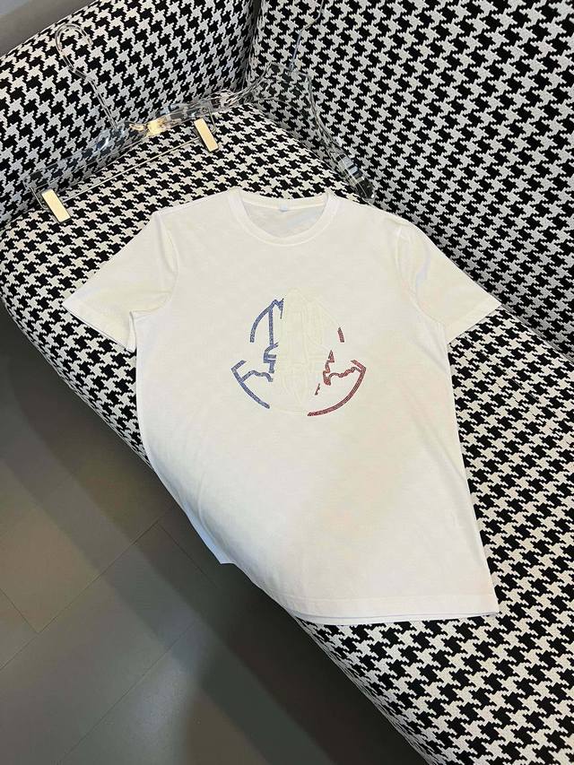 蒙家：25Ss最新字母百搭短袖，顶级制作工艺进口面料，采用进口高端订制面料，进口丝线手感一流！码数：M-6Xl最大可穿230斤