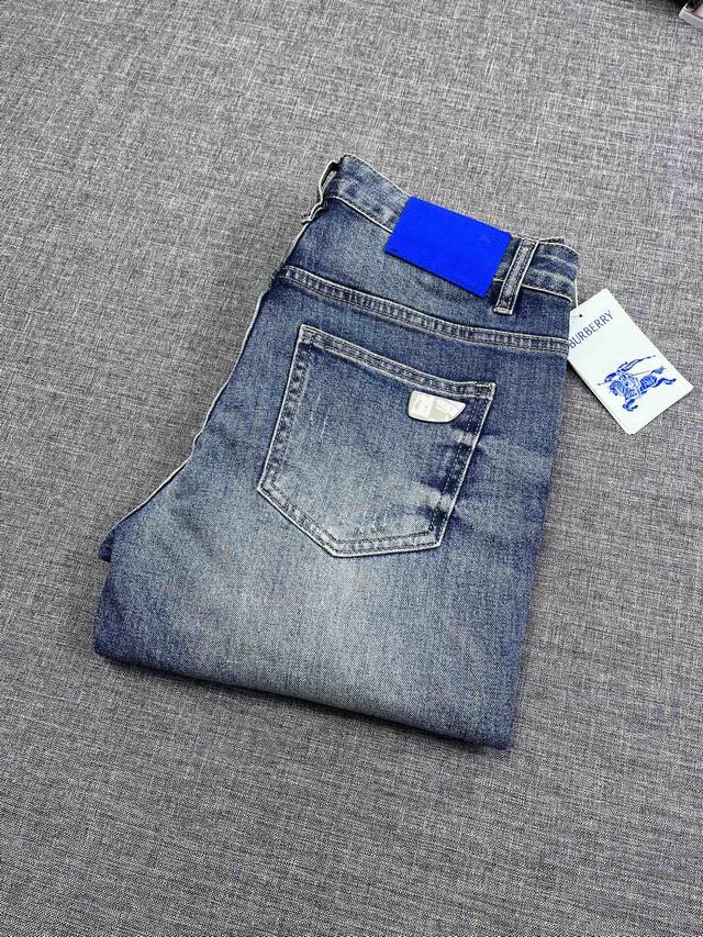 Burberry 巴宝莉男士牛仔裤，香港贸易公司货，纯正洋行渠道，顶级泰国代工出品，官网主推售卖！！牛仔裤属于B家的王牌单品，版型剪裁与面料都堪称一流，风格百搭