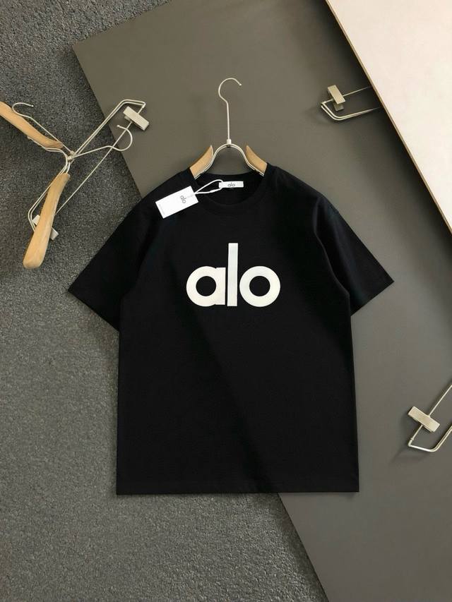 Alo 2025Ss春夏最新款圆领时尚短袖T恤，官网同步，专柜纯棉面料！贴肤舒适，耐看又好穿，经典简约Logo设计，原厂工艺一丝不苟，型男必备单品 码数S-3X