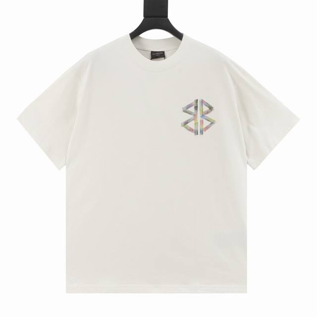 巴黎世家 2025春夏系列新品 男士圆领短袖奢华品牌字母Logo标识标注宽松版型剪裁，上身就能体会这款设计带来的年轻与时尚感！整体时尚而有潮流，采用顶级欧洲丝光