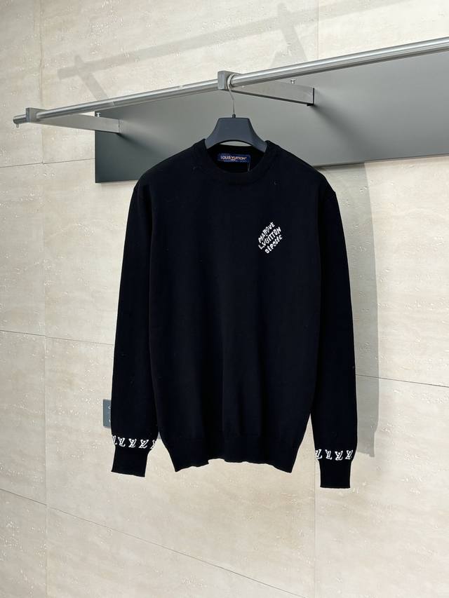 LV 路易 24Ss 袖口提花长袖毛衣 原11,850购入，此款打底衫毛纱采用48支超细高密度精纺羊毛纱线，上身柔软舒适柔软，采用德国进口斯托尔机16针织造。织