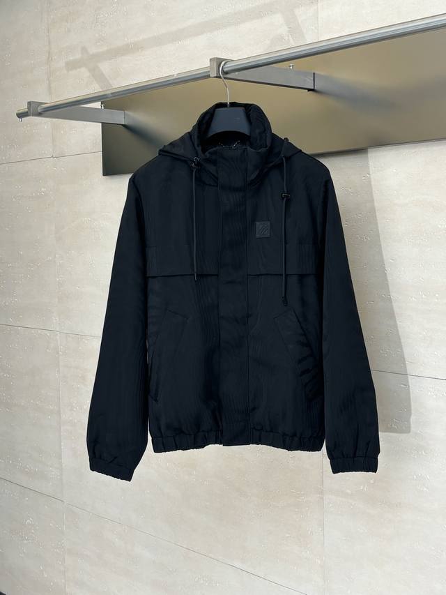 LV* 路易 25春夏新款树纹老花夹克外套 原版提花面料 对位裁剪 套里 耗时较久 五金原版开模 细节处理 面料上身超级有型舒适 工艺：隐藏帽 Size：S M