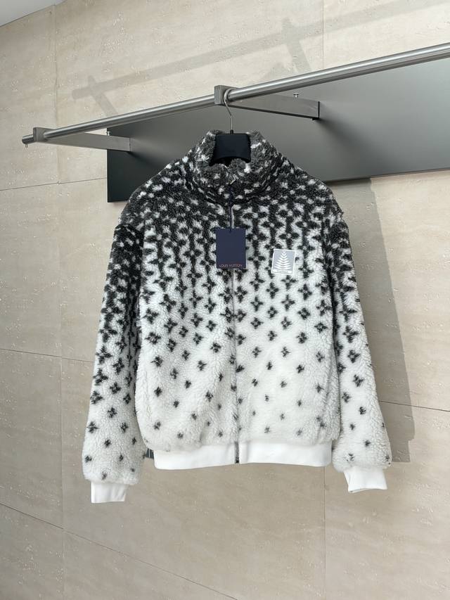 LV 路易 25新款Ski滑雪系列渐变拼色长袖绒感外套 定制面料，定制五金，市场独家色织提花面料，每一个格子高低长短毛分明，妥妥的市售天花板。碾压市场任何未出货
