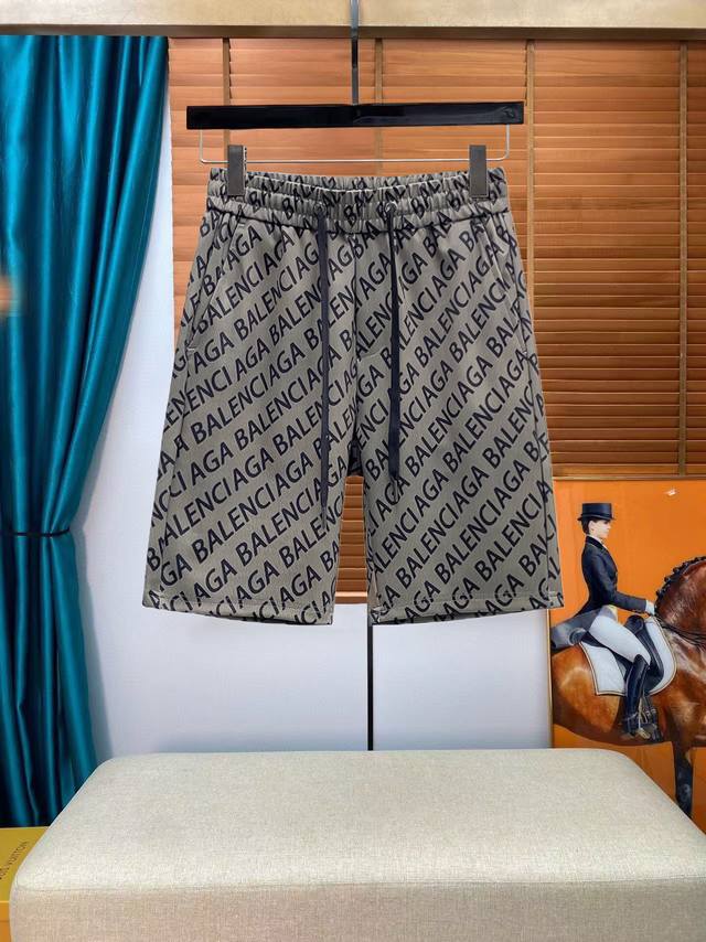 巴黎世家 2025Ss夏季新款原单专柜休闲短裤，奢华经典品牌原版Logo配饰 专柜热销款 身穿着非常舒适 低调不失奢华 穿出去非常有档次 裤型款式和裁剪亦无需多