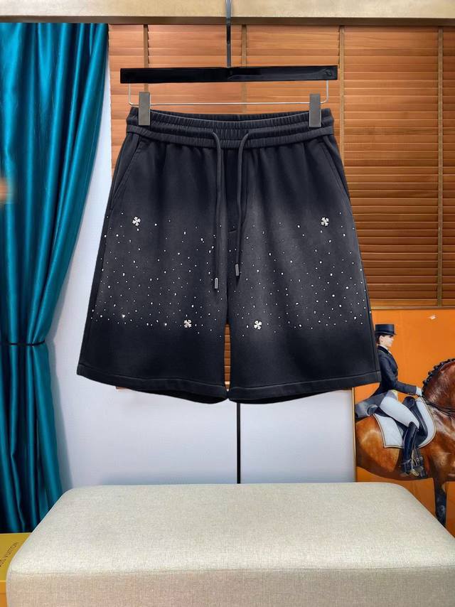 克罗心 2025Ss夏季新款原单专柜休闲短裤，奢华经典品牌原版Logo配饰 专柜热销款 身穿着非常舒适 低调不失奢华 穿出去非常有档次 裤型款式和裁剪亦无需多言