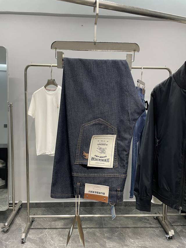 Bur2025春夏新款复古深蓝色男士休闲小直筒牛仔裤，高端都市时尚休闲裤装，精英商务必入的类型，经典永恒的代名词，优雅大方得体，可遇而不可求，白金级品相！ Bu