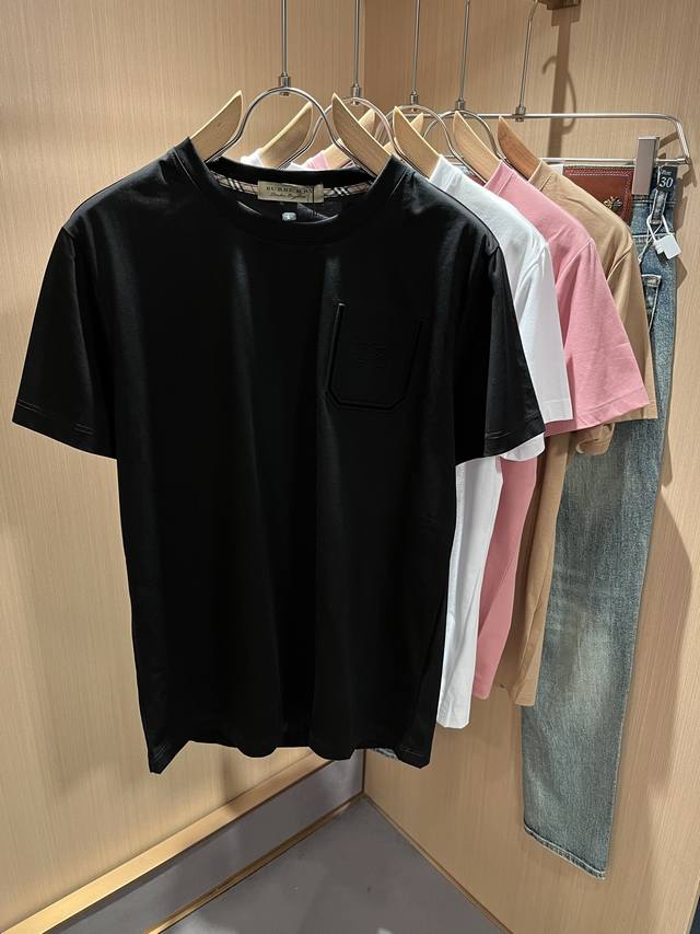 Burber*Y巴*莉2025春夏新品短袖休闲套装，重磅来袭，最近比较火热的环保纯棉面料制作而成，高端户外运动休闲系列，非常火热运动风潮！Bur最新研发的特殊材