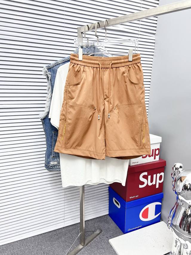 杰尼亚 2025夏季新款男士休闲短裤 高级定制夏季专用休闲裤透气面料 透气舒适度高，细节无可挑剔，品牌元素设计理念，体现高品质。手感细腻柔软！呈现休闲裁剪，简单