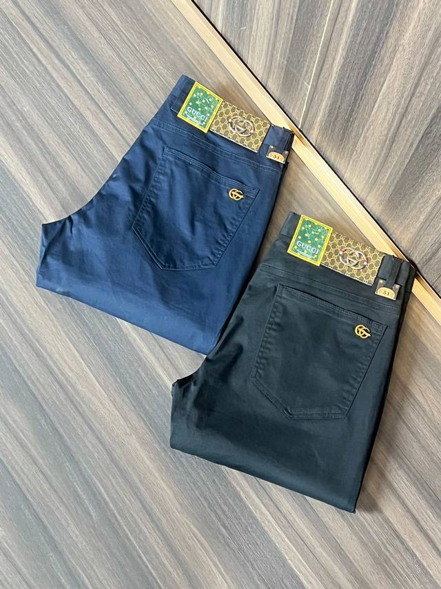 古奇 2680春夏新品 专柜有售 实体店极品休闲裤专柜原版1:1好货，适合各个年龄段。市场最高版本的欧洲进口面料。舒适柔软亲肤，上身效果超级棒时尚百搭，笔挺有型