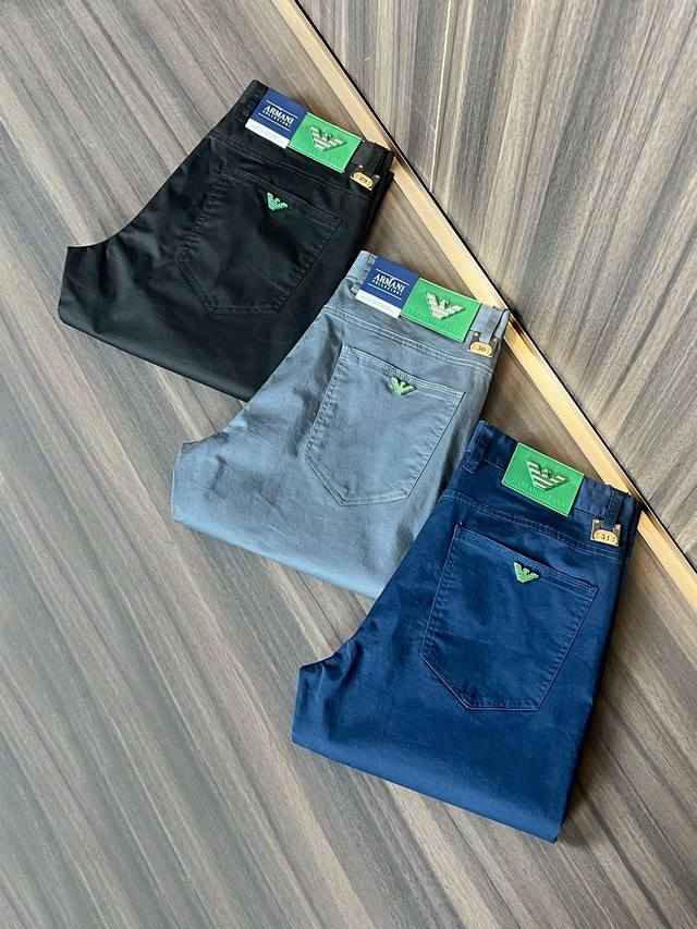 阿玛尼 2680春夏新品 专柜有售 实体店极品休闲裤专柜原版1:1好货，适合各个年龄段。市场最高版本的欧洲进口面料。舒适柔软亲肤，上身效果超级棒时尚百搭，笔挺有