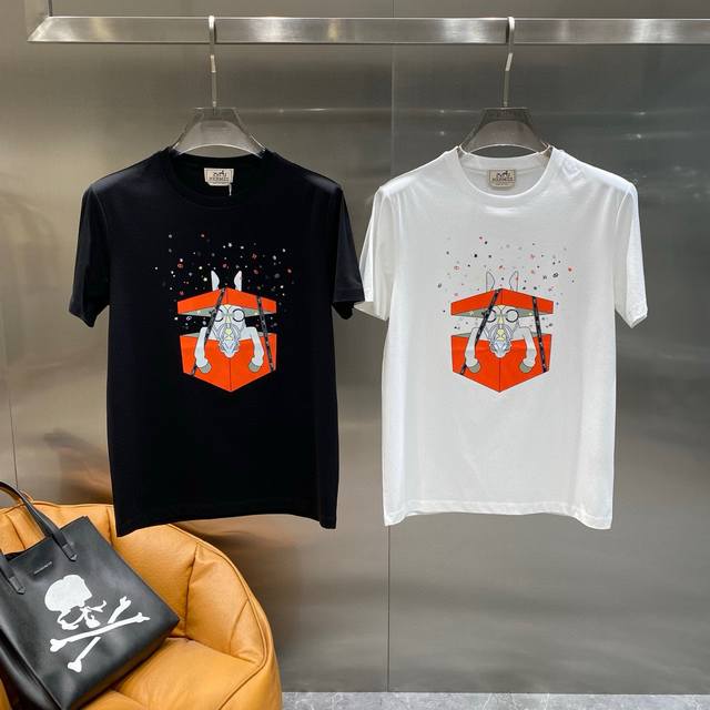 高端品质 长期有货 爱马仕2025新款首发最新款短袖圆领T恤 高端订制 设计前卫时尚！高端定制高支棉面料.手感柔软.穿着舒适.级别精致车线.做工精细.上身效果无