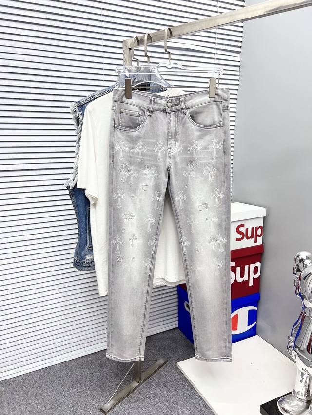 克罗心 男士丹宁牛仔裤，官宣画册海报穿搭款！ 客供高级进口的丹宁原色面料，特选日本冈山纯正13Oz 盎司牛仔布料，重磅环保植物酵素水洗工艺，肌理有着淡淡的复古色