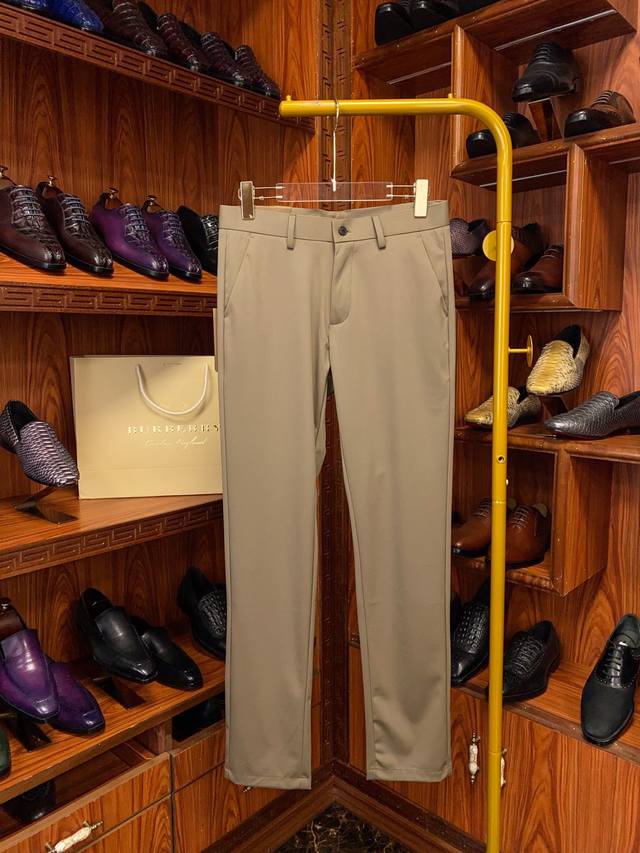 正品代购级别 绝对好货 实力商家 现货供应 Bbr 巴宝利 春季最新单品，专柜同步有售，原单狠货 春夏薄款休闲西裤 上身超级舒适 29，30，31，32，33，
