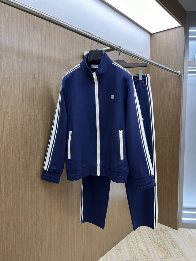 新款 套 Celin 独家专供 秋冬新款专柜同款套装，透气舒适休闲！高级感满满！细节精致高档，做工无可挑剔！原版高端面料很显高级！面料挺括抗皱耐磨，保暖利落有型