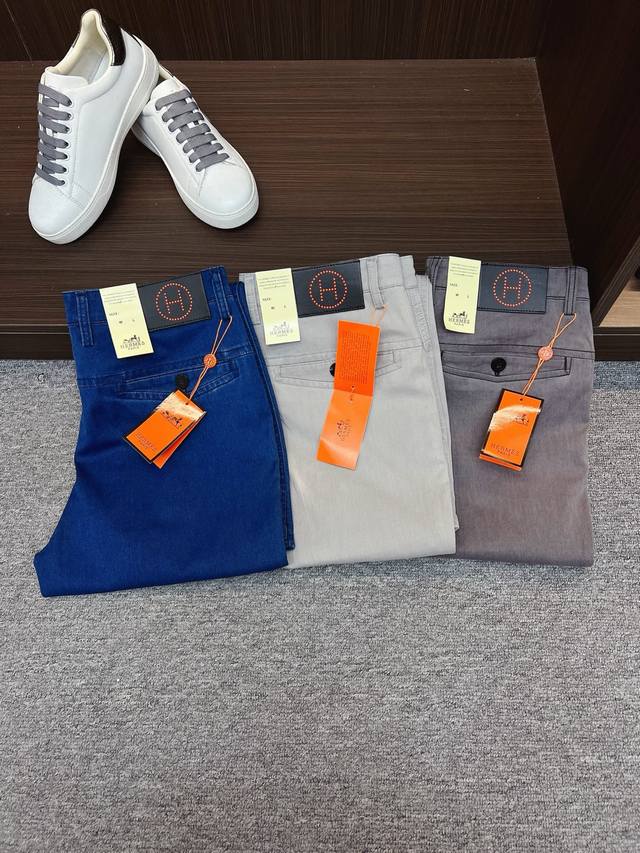 爱马仕 新款来袭2025春夏新款新品 专柜有售 实体店极品休闲裤专柜原版1:1好货，适合各个年龄段。市场最高版本的欧洲进口面料。舒适柔软亲肤，上身效果超级棒时尚