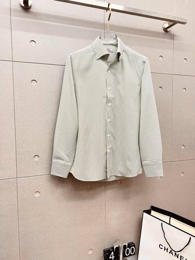 爱马仕 25Ss新款长袖衬衫，整体轻奢高级，细节完美如斯，印证了原厂的匠心工艺，客供甄选土耳其高支白金级面料，舒适度不言而喻，品相极为优等，版型线条流畅完美，作