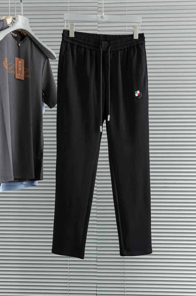 New# Loro piana2025Ss 春夏最新轻薄款棉质休闲裤#版型超正、上身无敌帅气的新款裤装，绝对是春夏季最值得闭眼入手的款式！着身舒爽、快速排汗吸湿
