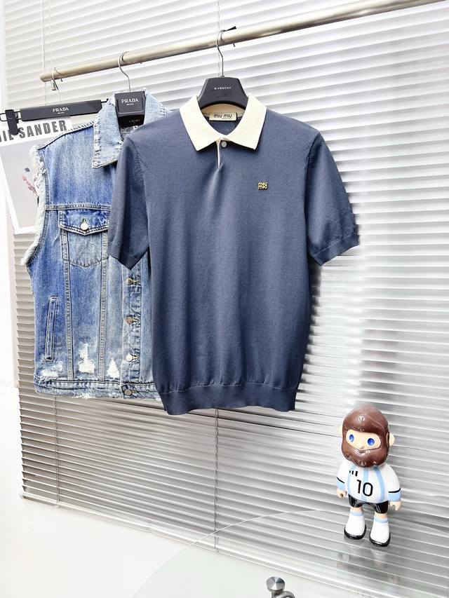 Miu Miu 25Ss新款针织短袖，超经典设计，简约没有任何多余累赘感，衣橱不可缺少的一件百搭单品，采用优质羊毛制作而成，穿身上超级舒适，前卫又实穿，精致完美