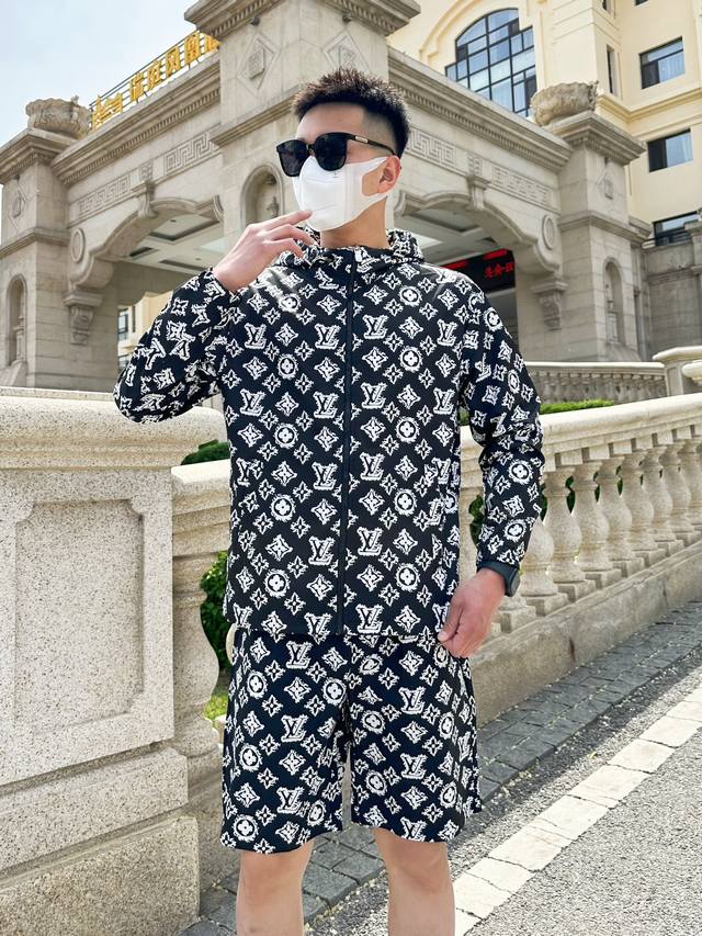 路易威登Lv 2025夏季防晒衣短裤套装，海外专柜同步 轻薄高品质面料奢华高级定制 任何人都可以轻松驾驭，客供进口聚纤维面料 手软舒适有型 吸汗透气 ，外贸公司