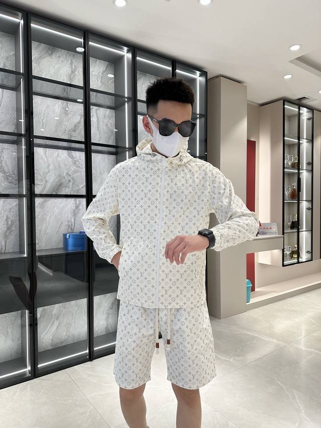 路易威登Lv 2025防晒衣套装 夏季必备 亲肤透爽面料 超百搭 适应人群广泛 各种年龄段都可驾驭 爆品力推！ 码数M-3Xl下单报身高体重