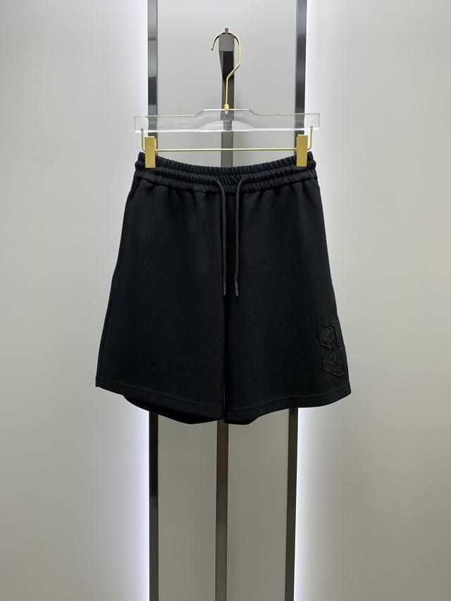 巴黎世家2025春夏新款休闲短裤！官网同步发售。定制品牌经典Logo，定制面料，舒适度极好，手触感强烈。辨识度极高，完美品相工艺。 尺码：M-2Xl