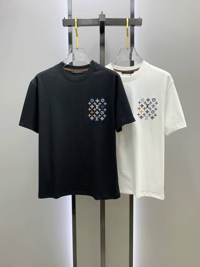 Lv2025夏季新款短袖T恤，个性艺术系列全网独家首发 百搭款细节处理完美纯棉面料十分精致 原版面料 网红明星同款高版本 高品质手感非常舒服 时尚又个性 超级百