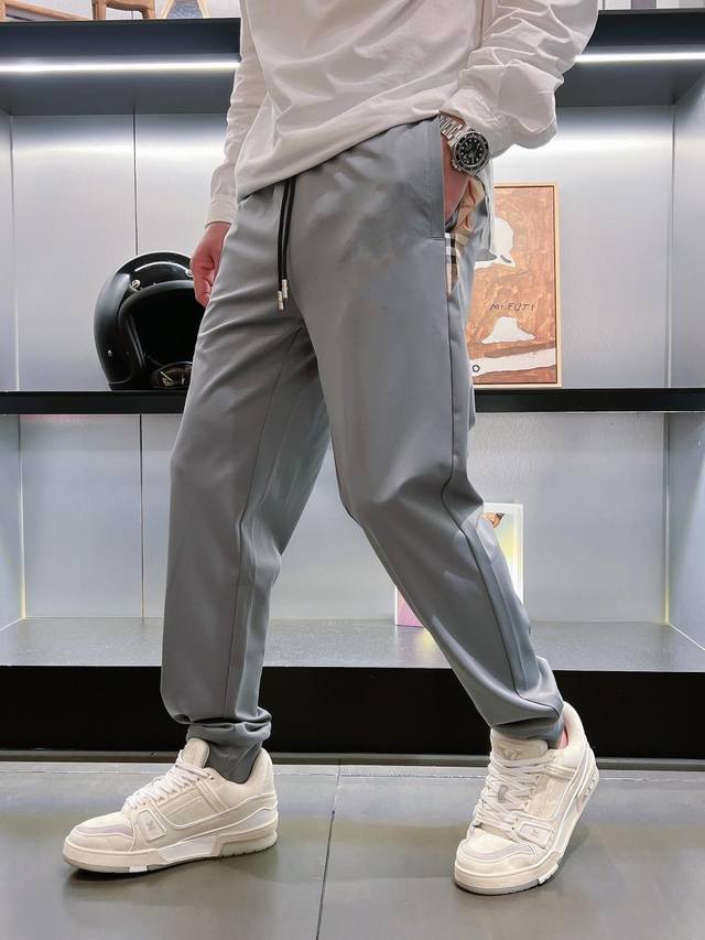 Bbr 巴宝2025春夏新品 时尚休闲裤，经典格子拼接束脚裤，客供面料.拼接工艺十分复杂.随意舒适，海外欧洲专柜同品，上身时尚运动显时尚，很低调且不失奢华品味！