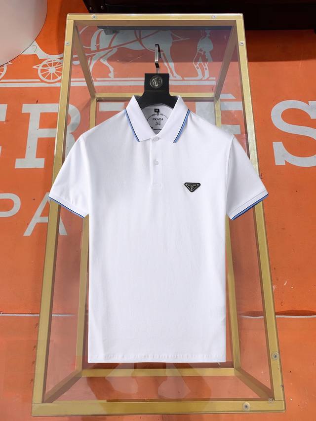 普拉达 高端货商务 白领 单位人士必入单品！ 休闲商务翻领短袖，体感非常棒，手感顺滑质感很棒！弹性好，无任何束缚感，面料自带透气网孔，吸湿排汗，速干保持干爽，小