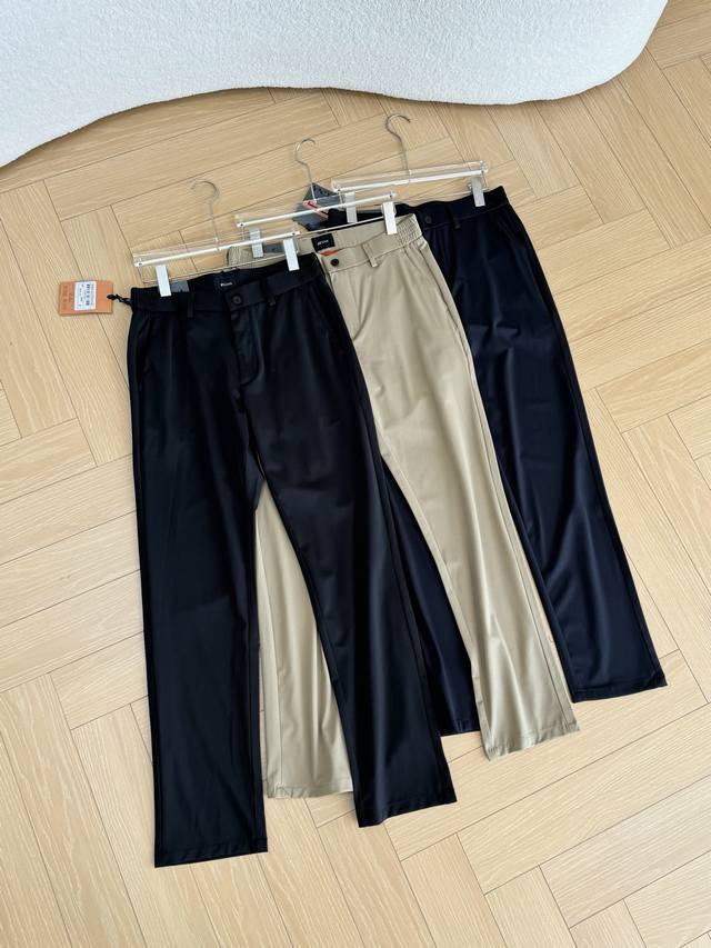 三个颜色：黑色 藏蓝色 卡其色