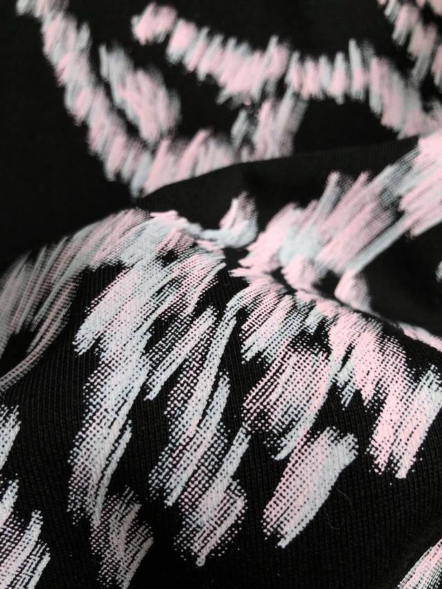 高端品质 长期有货 Arc2025新款首发最新款短袖圆领T恤 高端订制 设计前卫时尚！高端定制高支棉面料.手感柔软.穿着舒适.级别精致车线.做工精细.上身效果无