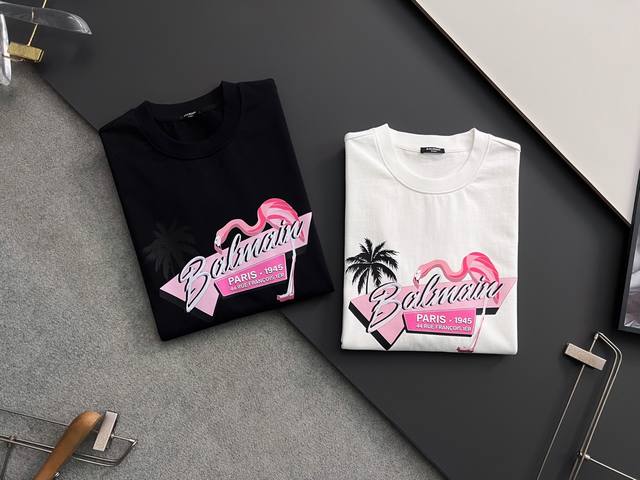 高端品质 长期有货 巴黎世家2025新款首发最新款短袖圆领T恤 高端订制 设计前卫时尚！高端定制高支棉面料.手感柔软.穿着舒适.级别精致车线.做工精细.上身效果