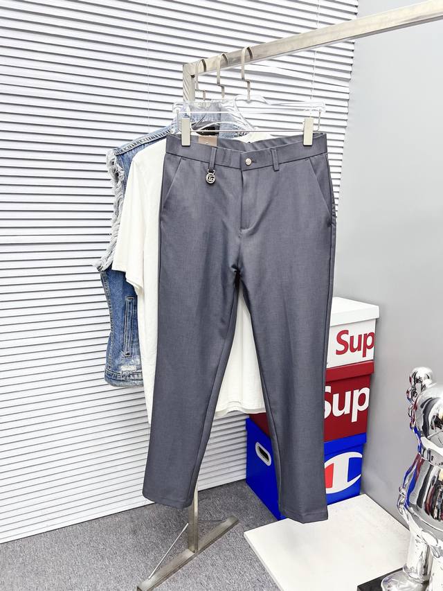Gucci 古奇 休闲裤 西裤 九分裤 2025Ss春夏新款 高级定制裤子专用面料 定制原版五金 重工工艺打造 车工走线精细 定制面料 柔软舒适 质感显著 辅料