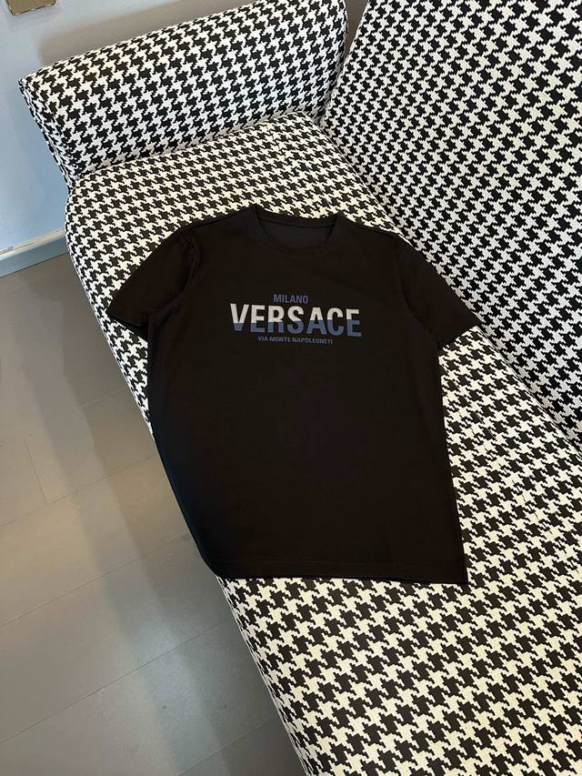 范家： 23Ss最新字母百搭短袖，顶级制作工艺进口面料，采用进口高端订制面料，进口丝线手感一流！码数：M-6Xl、360、最大可穿230斤