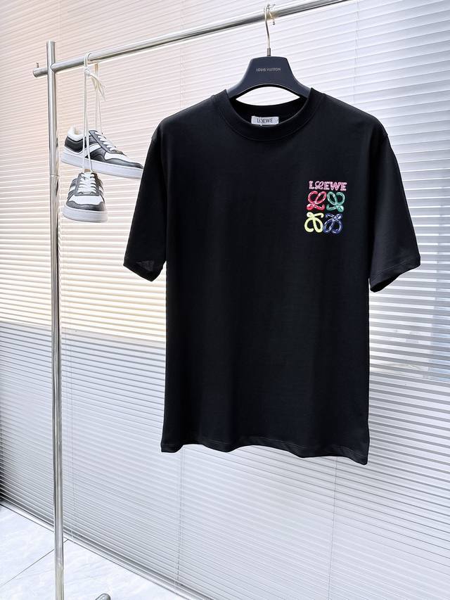 Loewe2025春夏新款原单男士圆领短袖T恤 同步售卖 高端品质 高版本 Os版型阔版 爆款定制进口双股100%纯棉面料 胸前后背印胶字母Logo设计 手感柔