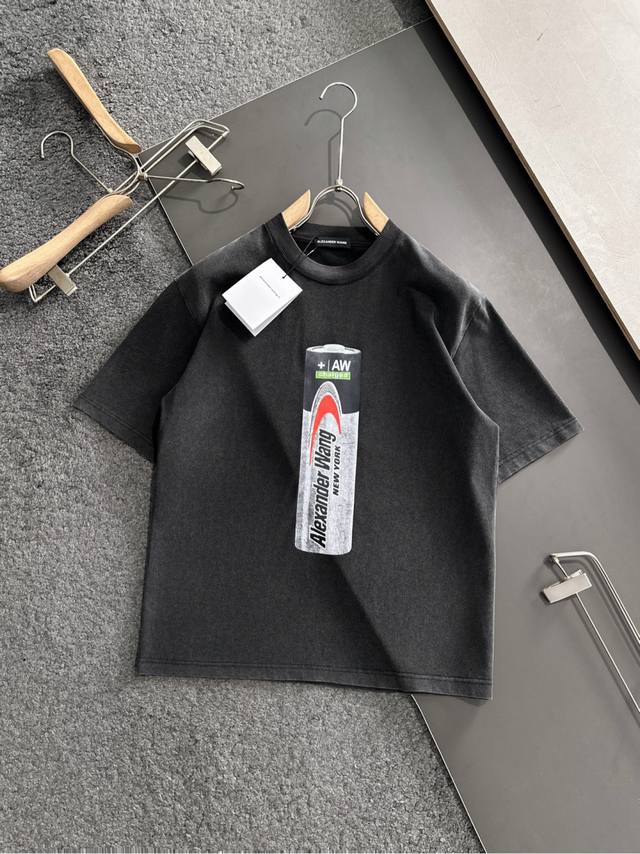 Bal 2025Ss春夏最新款圆领时尚短袖T恤，官网同步，专柜纯棉面料！贴肤舒适，耐看又好穿，经典简约Logo设计，原厂工艺一丝不苟，型男必备单品 码数M-2X