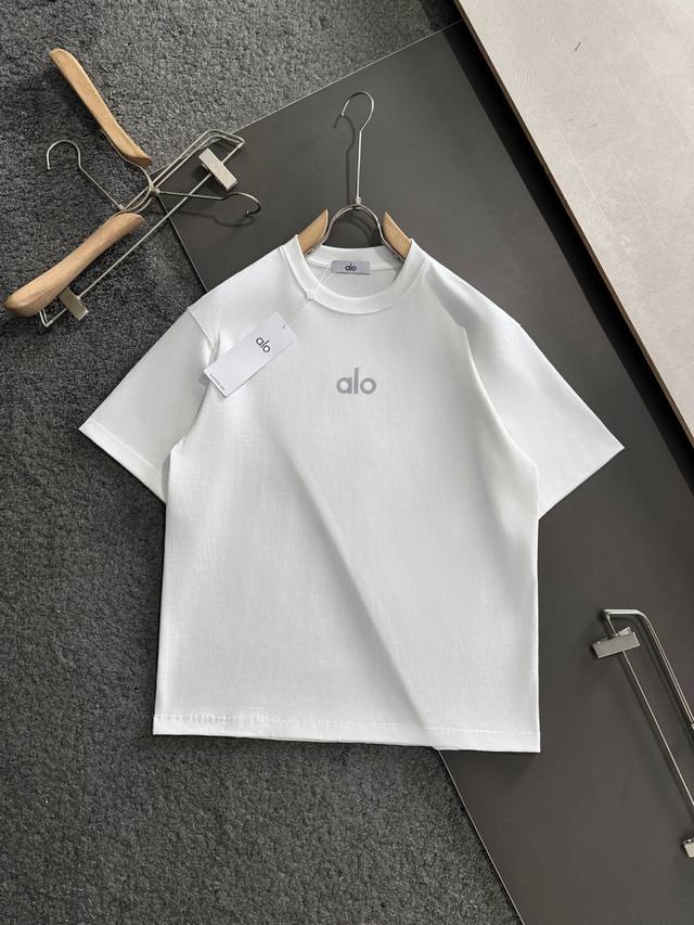 Alo 2025Ss春夏最新款圆领时尚短袖T恤，官网同步，专柜纯棉面料！贴肤舒适，耐看又好穿，经典简约Logo设计，原厂工艺一丝不苟，型男必备单品 码数M-2X