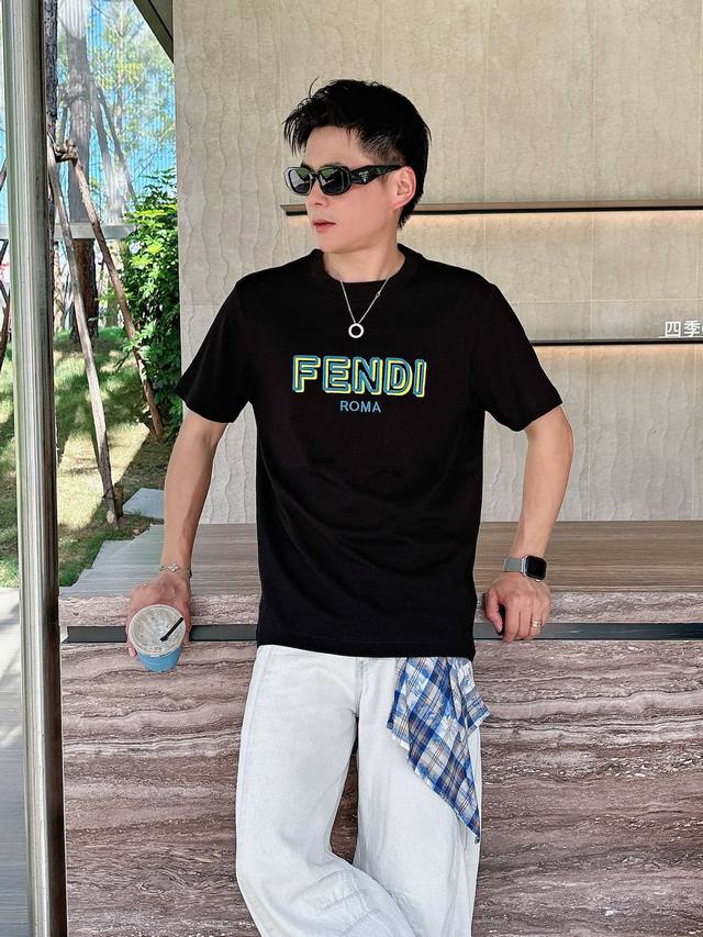 芬迪 夏季新品，刺绣喷绘双重工艺高标准定制，上身非常有型，客供辅料，客供进口高档面料质感非常细腻，细节工艺精湛考究，塑造性极高的一款单品，任何时装都可以搭配，版