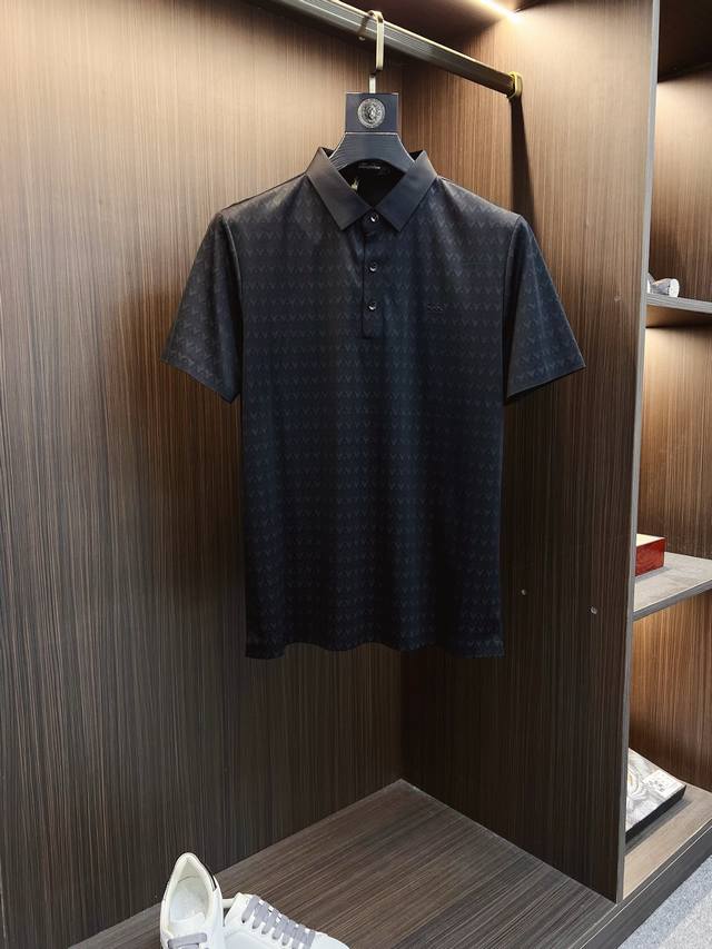 杰尼亚 2025春夏新款男士翻领polo衫短袖系列出货 简洁时尚百搭 高端品质 定制进口高定面料 穿着舒适 透气 档次高很有质感 简单大方得体 时尚不失个性 商